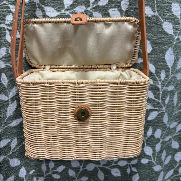 Universal Thread Tan Wicker Crossbody Handbag With Faux Leather Strap - Picture 6 of 11